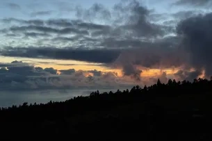Farbenpracht am Himmel durch untergehende Sonne