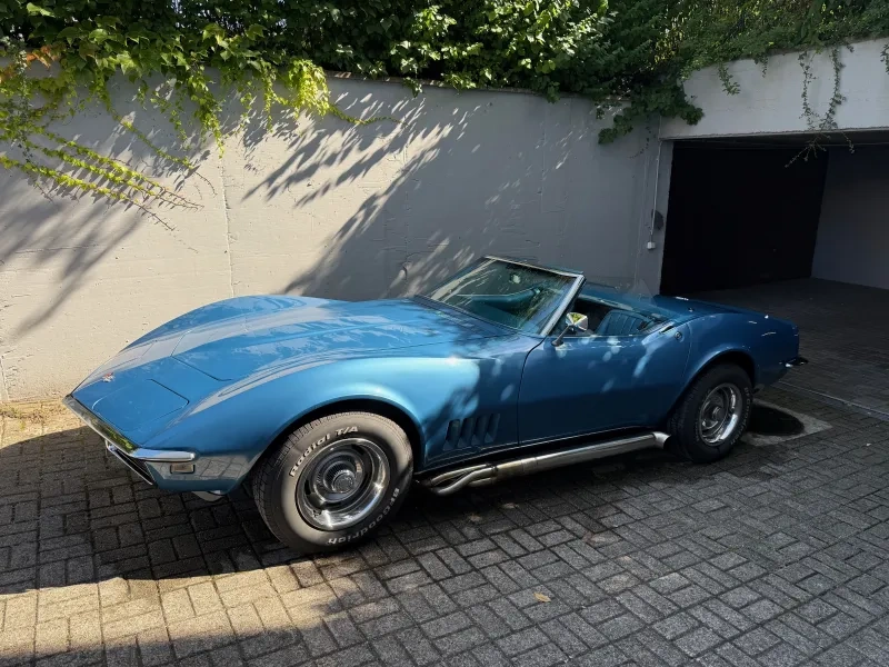 Frisch gewaschene Corvette C3